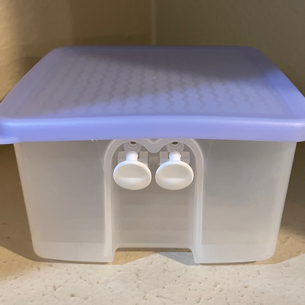 Tupperware Fridgesmart Small Square Container - Picture 7 of 12